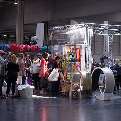 Industrieaussteller in der Katzenhalle: Spielzeug und Laufräder