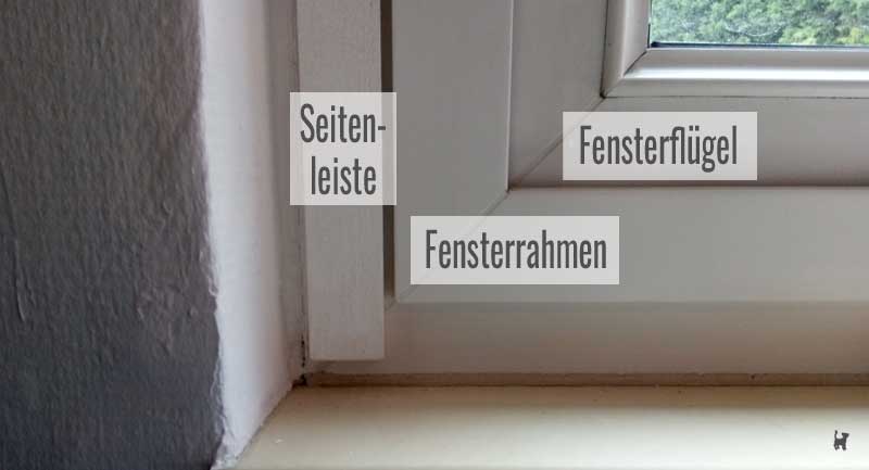 Am Fensterrahmen angeklebte Seitenleiste